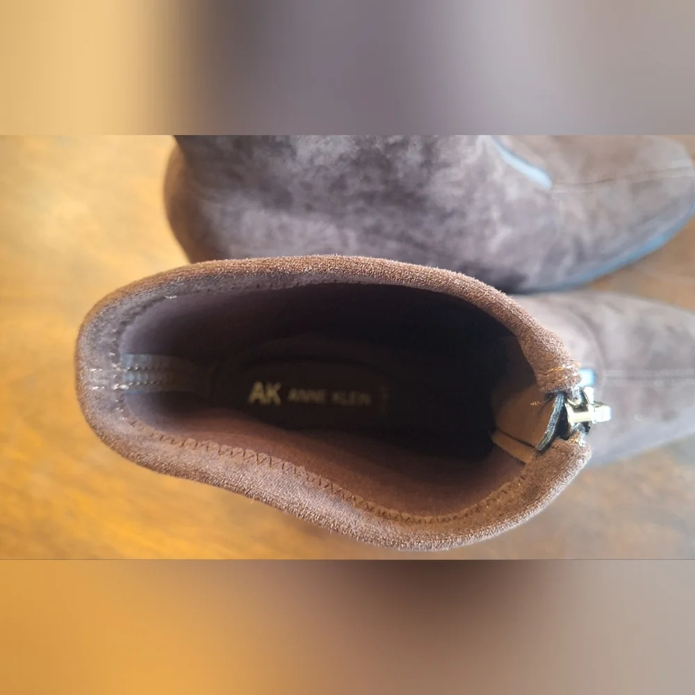 Size 8 Anne Klein Brown Suede Ankle Boots with Zipper - Picture 5 of 5